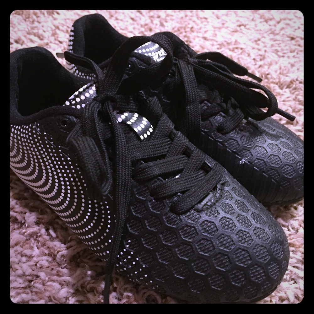 Vizari Boys Soccer Cleats - Size 10 1/2